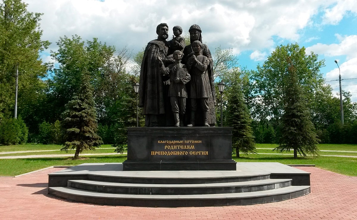 Памятник родителям преподобного Сергия Радонежского.
