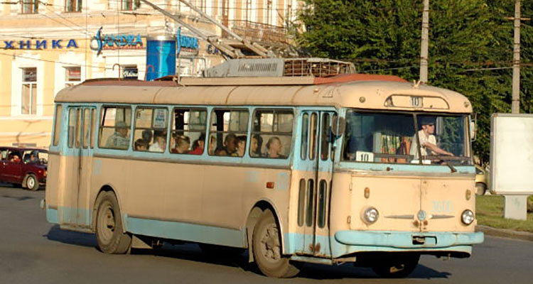 На стареньком троллейбусе из Симферополя в Ялту