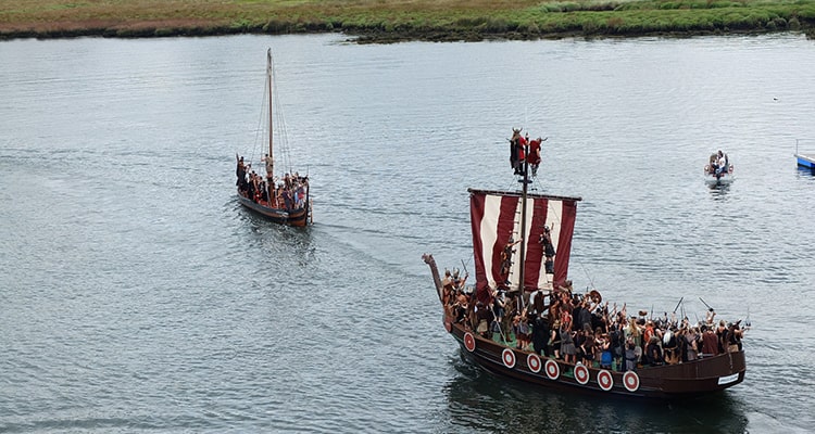 Древние викинги ждут туристов на шоу