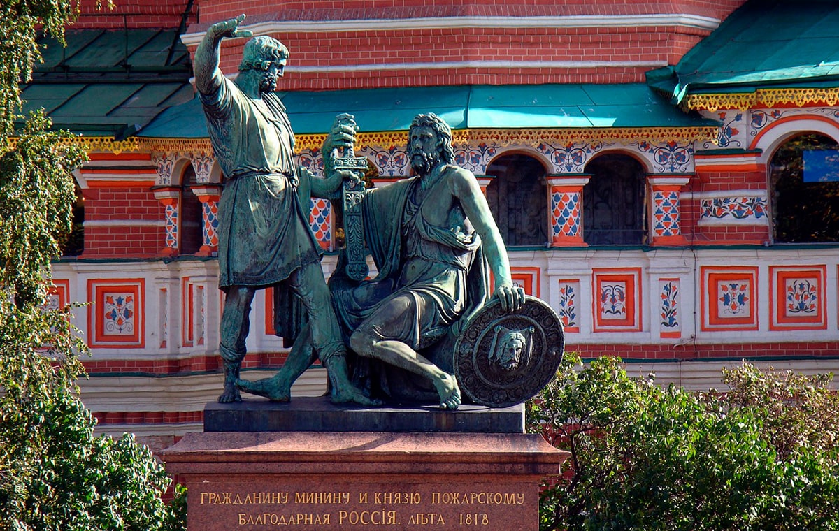 Памятник Минину и Пожарскому. Автор — И. П. Мартос