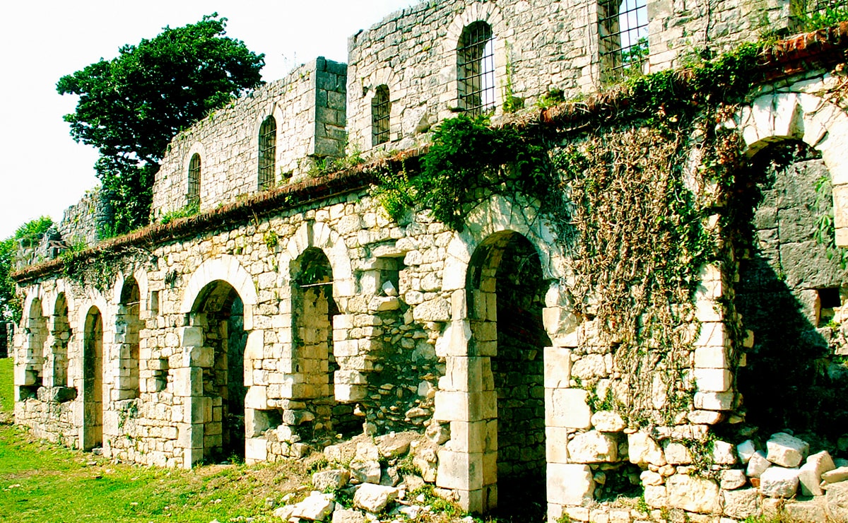 Ещё одной достопримечательностью Нового Афона является древняя Анакопийская крепость.