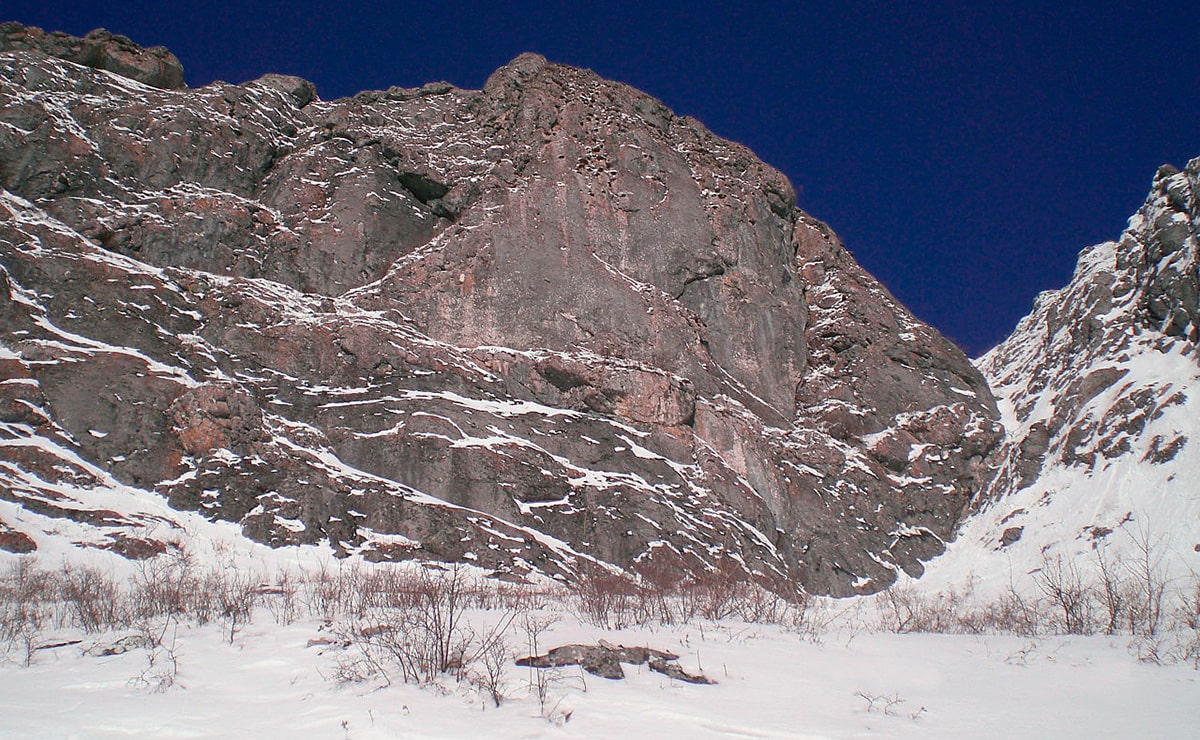 Предвершинная часть южного склона наиболее трудна для восхождения и называется скалодром «Южный».