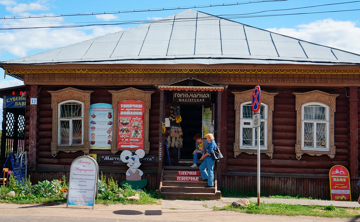 К середине XIX века Мышкин превращается в крупный центр ярмарочной торговли. Мышкин имел две годовых ярмарки – Борисоглебскую и Введенскую.