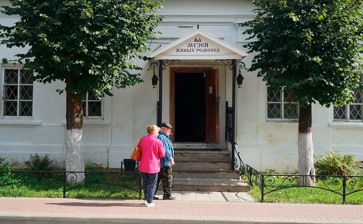 Первыми туристами в Мышкине были ученики местных школ, школьники из пионерлагерей, гости домов отдыха.