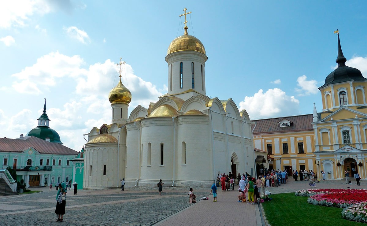 Свято-Троицкий собор — древнейшее из сохранившихся зданий Троице-Сергиевой лавры.