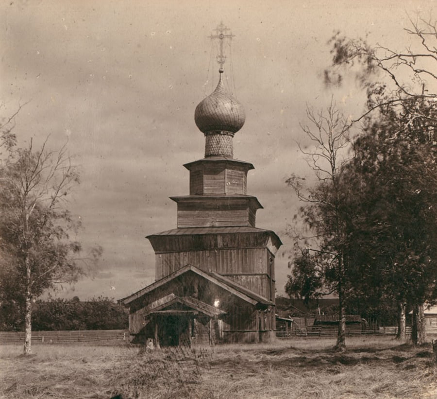 Старинная деревянная церковь Ильи Пророка. Белозерск