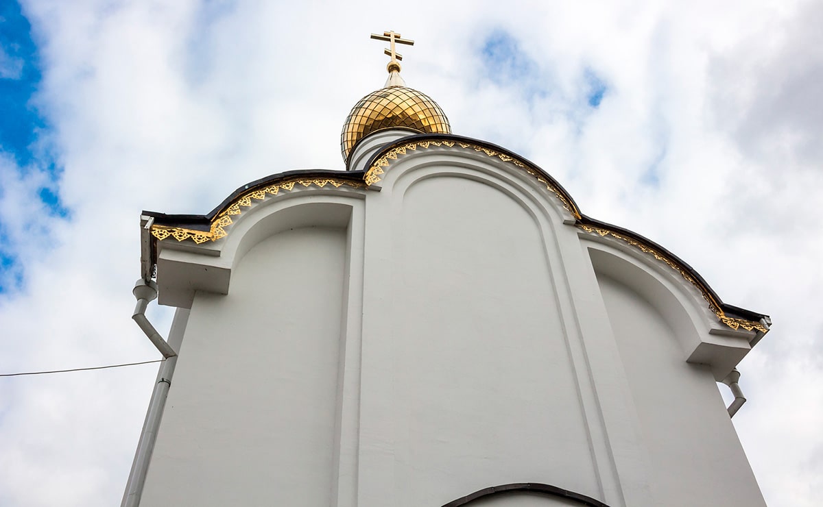 В 2005-ом году на предполагаемом месте заключения и гибели боярыни Морозовой и княгини Урусовой построили часовню-памятник. Строили её 4 года на народные пожертвования.