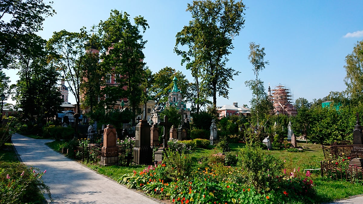Некрополь Донского монастыря (Старое Донское кладбище) — самый крупный сохранившийся в Москве дворянский некрополь XVIII—XIX веков. Он единственный в городе, переживший без существенных потерь советское время.