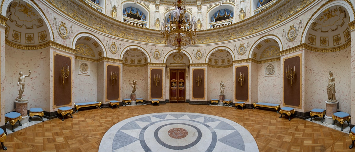 После кончины императрицы в 1828 году Павловск стал собственностью её младшего сына Великого князя Михаила Павловича