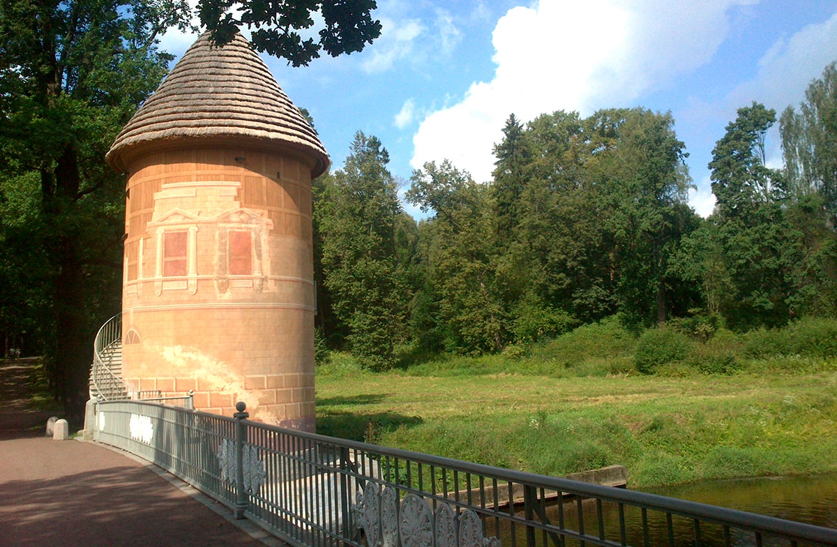 Павильон Пиль-башня построен по проекту В. Бренны в 1797 году