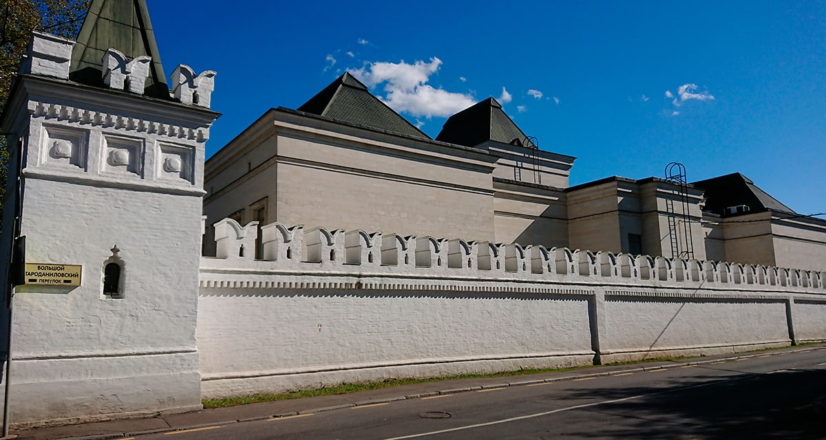 В этом же году братия Данилова монастыря была переведена в&nbsp;Кремль, где при&nbsp;храме Спаса-на-Бору был устроен новый монастырь, Спасский.