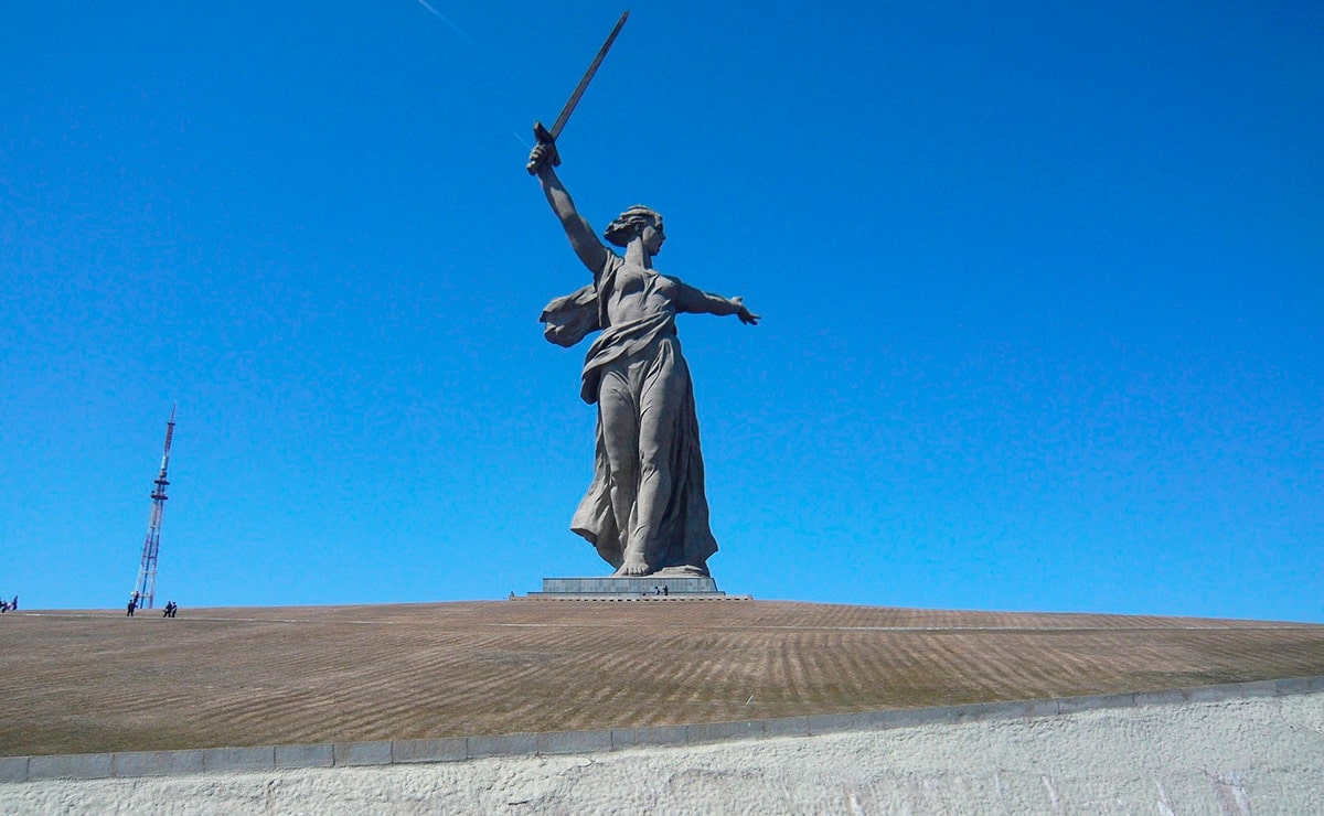 10 ноября 1961 года «по просьбе трудящихся» ЦК КПСС принял решение о переименовании Сталинграда в Волгоград