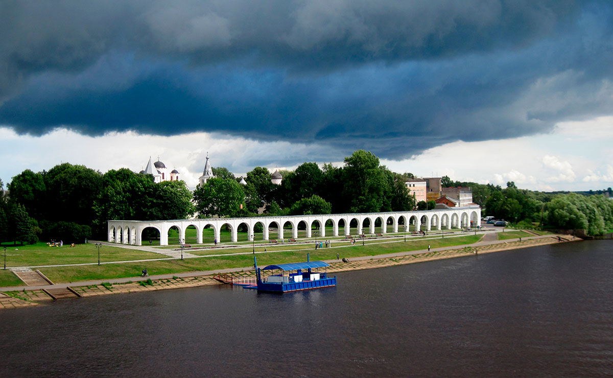 В 1992 году решением ЮНЕСКО исторические памятники Новгорода и окрестностей отнесены к всемирному наследию. Великий Новгород был признан самым благоустроенным городом России за 2010 год.